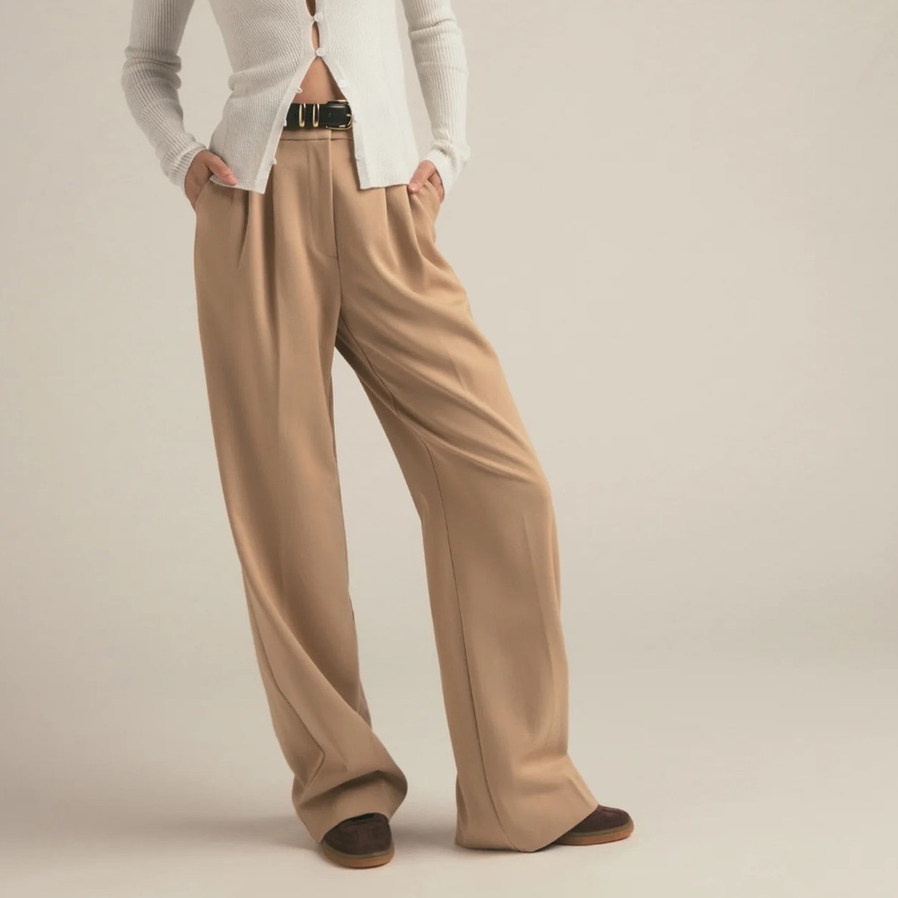 The Shortie Favorite Pant by Favorite Daughter in Beige